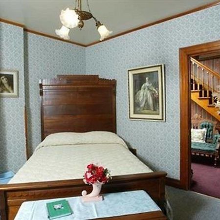 Oakenwald Terrace Hotel Chatfield Стая снимка